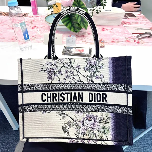 大人お洒落ディオール ブックトート N級品 バッグミディアム M1296ZEXH