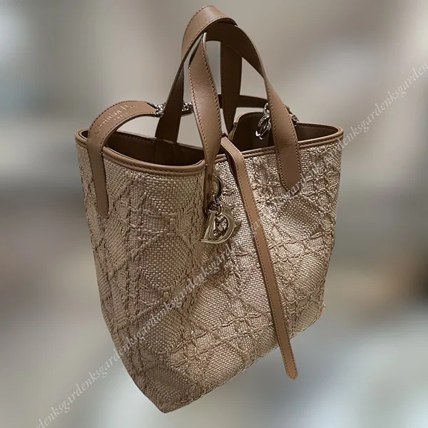 ＜最新で絶対欲しい>ディオール かごバッグ 偽物 Toujours バーティカル トートバッグ ミディアム M2836OMRN