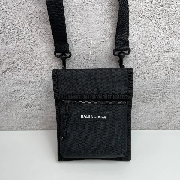 希少色バレンシアガ EXPLORER クロスバック 偽物 655982 2JMJX