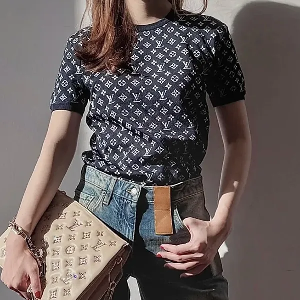 【大人カジュアル】ルイヴィトン モノグラム ニット Tシャツ コピー 1AGPOH