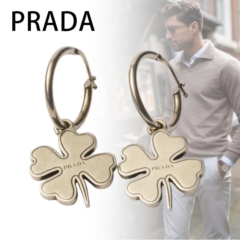 プラダ メタル フープピアス 贋物 クローバーチャーム付 ロゴ pld20250803