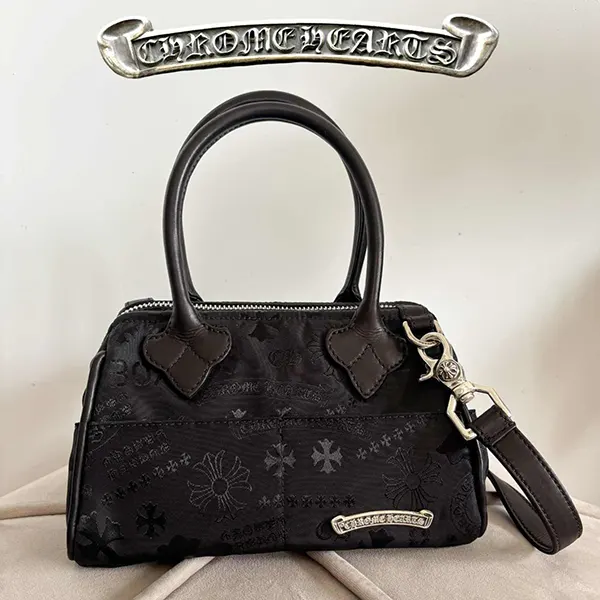 クロムハーツ マルチロゴ ショルダーバッグ 激安 w25080801