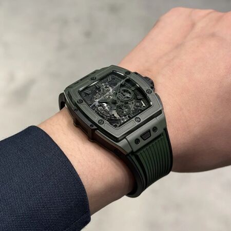 超希少！ウブロ スピリット オブ ビッグ・バン ダークグリーンセラミック 642.GX.5210.RX