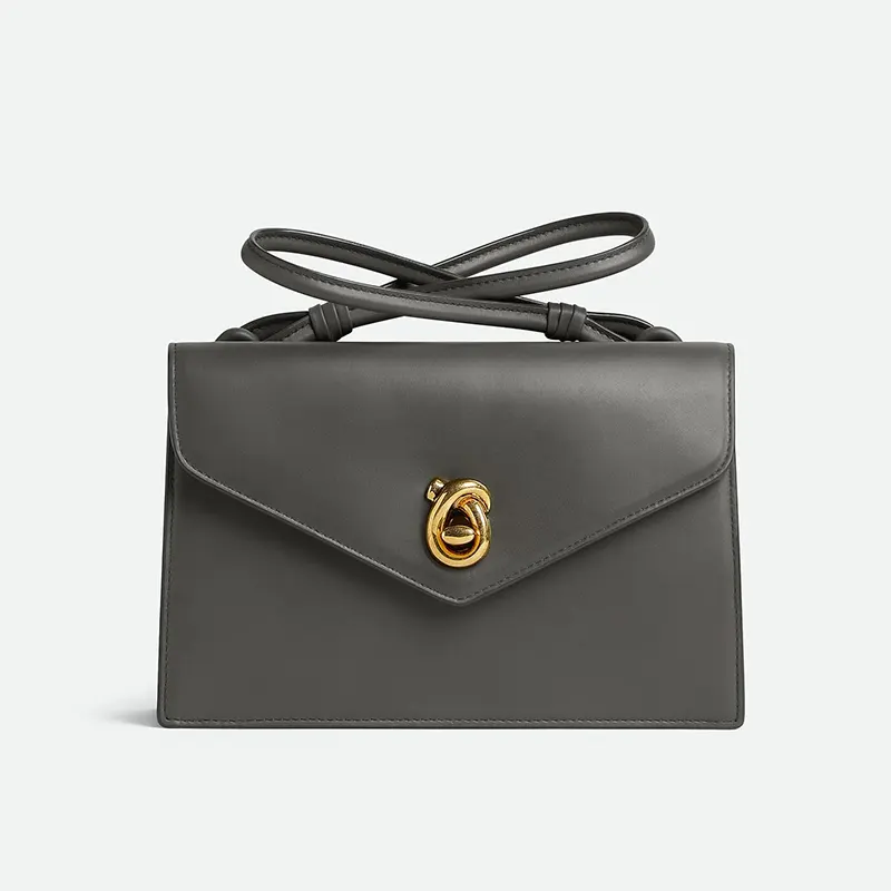 大人気のキュートさボッテガヴェネタ スムースカーフレザーのショルダーバッグ コピー商品 2色 bv20250802