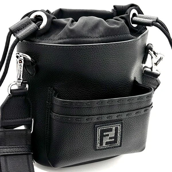 フェンディ Roma 偽物 レザー フェンディ ストライク ミニ 7VZ086AMACF0GXN