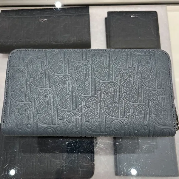ディオール グラビティ ジップ ウォレット コピー 2ESBC252FLG