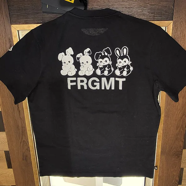 モンクレール うさぎFRGMTレタリングTシャツ【各色】K109U8C