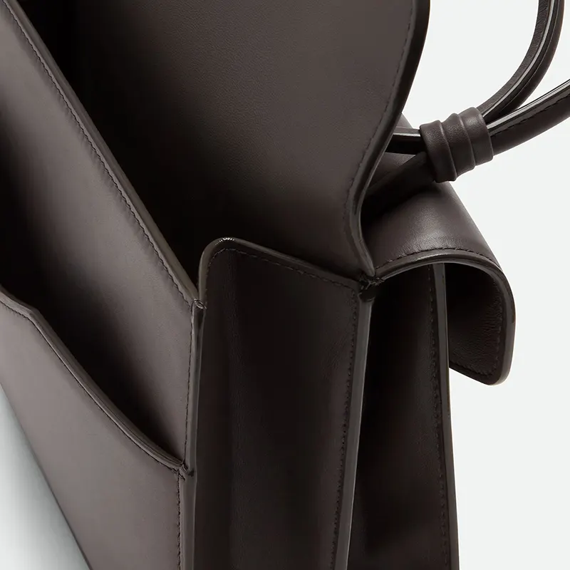 大人気のキュートさボッテガヴェネタ スムースカーフレザーのショルダーバッグ コピー商品 2色 bv20250802