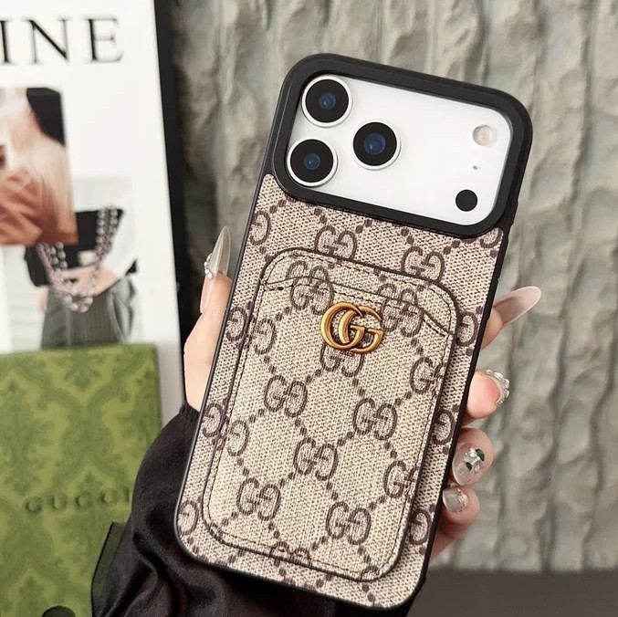 グッチ コピー iphone17 promax/17携帯ケース GGスプリーム 背面 カード収納 メタル ダブルＧロゴ 2色 25091001