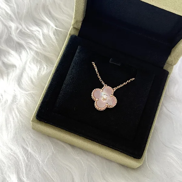 ヴァンクリーフ ホリデー 2025 限定 アルハンブラ ペンダント 希少 vs251003