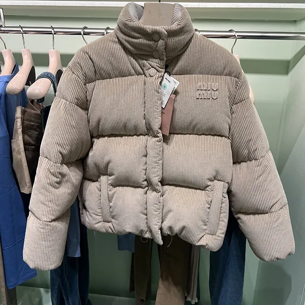 在庫ありミュウミュウ コーデュロイ ロゴ ダウンジャケット ML1084