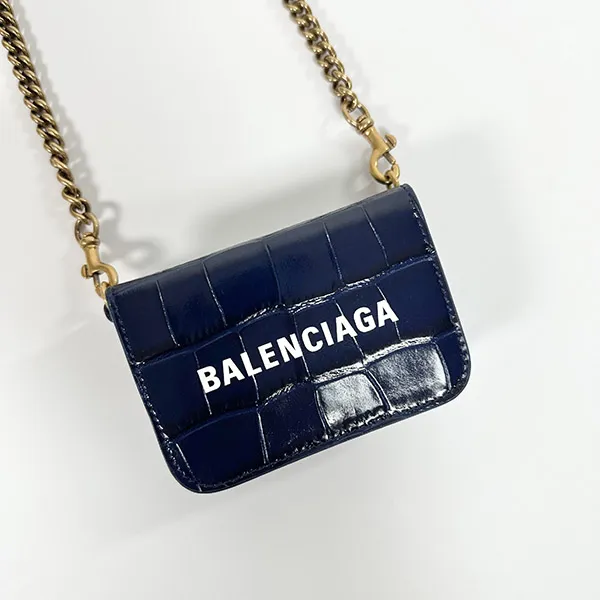 最安値挑戦【国内即発】バレンシアガ コピー/CASH クロコ チェーン付き三つ折り財布 6181451LRRM4623