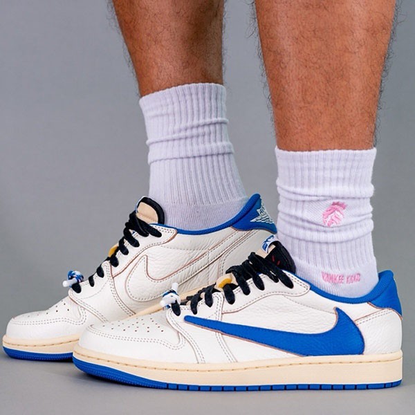 ナイキ×トラヴィススコット x FRAGMENT Air Jordan 1 Low OG SP DM7866-104